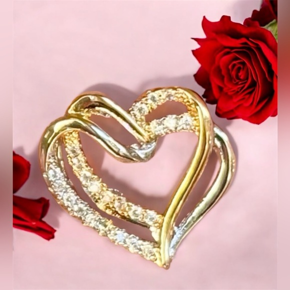💥2/$24 or 3/$30💥 Double heart silver and gold ring with crystals. NWT. Sz 8 & 9 - Picture 4 of 10